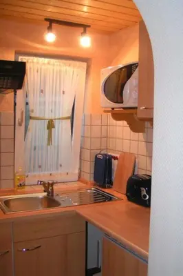 Küche/Küchenzeile in der Unterkunft Holiday Home Ferienbungalow mit Terrasse und Angelplatz by Interhome