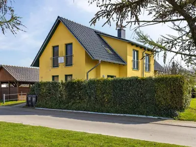Das Gebäude in dem sich das Ferienhaus befindet