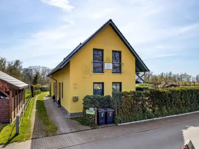 Das Gebäude in dem sich das Ferienhaus befindet