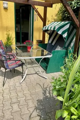 Ein Garten an der Unterkunft Holiday Home Haus Saaler Bodden by Interhome