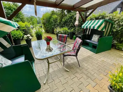 Ein Garten an der Unterkunft Holiday Home Haus Saaler Bodden by Interhome
