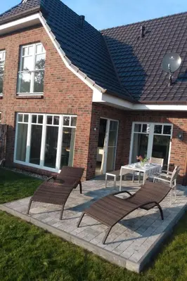 Das Gebäude in dem sich das Ferienhaus befindet