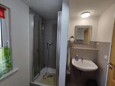 Ein Badezimmer in der Unterkunft Holiday Home Janet Ratschkowski by Interhome