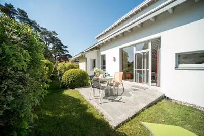 Ein Garten an der Unterkunft Morgensonne - Urlaub unter´m Gründach