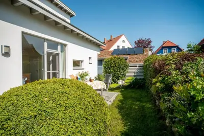 Ein Garten an der Unterkunft Morgensonne - Urlaub unter´m Gründach