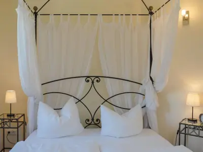 Ein Bett oder Betten in einem Zimmer der Unterkunft Burg Roland Wohnung 03