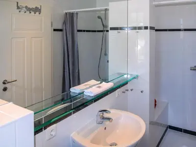 Ein Badezimmer in der Unterkunft Burg Roland Wohnung 03