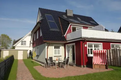 Das Gebäude in dem sich das Ferienhaus befindet