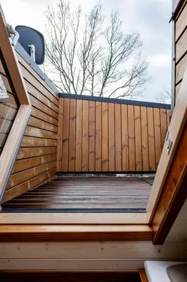 Ein Balkon oder eine Terrasse in der Unterkunft Tiny House - Rolling Tiny - Wanderfalke