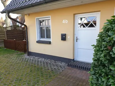 Das Gebäude in dem sich das Ferienhaus befindet