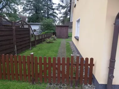 Ein Garten an der Unterkunft Strandstr 4b 