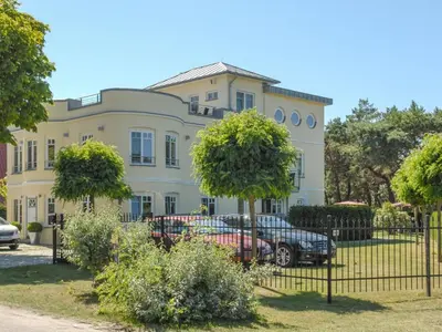 Ein Garten an der Unterkunft Burg Roland Wohnung 06