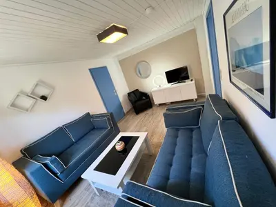 TV/Unterhaltungsangebot in der Unterkunft Küstenkoje Orange Ferienwohnung mit Terrasse in Prerow