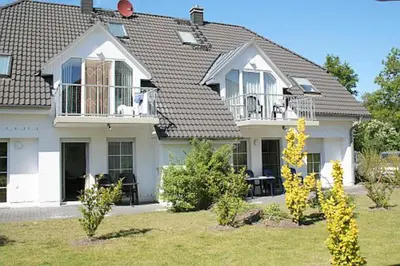 Ein Garten an der Unterkunft Haus Seeblick 6