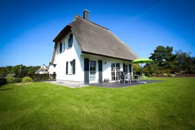 Das Gebäude in dem sich das Ferienhaus befindet