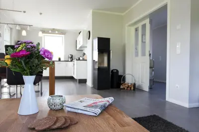 Küche/Küchenzeile in der Unterkunft Seeschwalbe 5 - Sauna & Kamin am Bodden