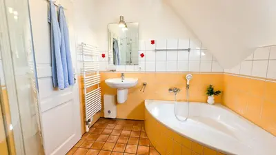Ein Badezimmer in der Unterkunft Tandem Felix - Ferienhaus in Zingst für bis zu 6 Personen