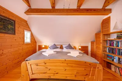 Ein Bett oder Betten in einem Zimmer der Unterkunft Ferienwohnung Rosengarten