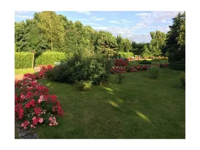 Ein Garten an der Unterkunft Apartment in Zingst with swimming pool