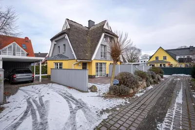 Das Gebäude in dem sich das Ferienhaus befindet