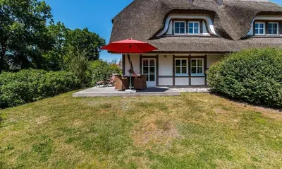 Ein Garten an der Unterkunft Dat Fachwerkhus 02