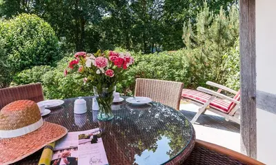 Ein Garten an der Unterkunft Dat Fachwerkhus 02