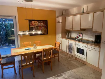 Küche/Küchenzeile in der Unterkunft Wohnung Bodden 1
