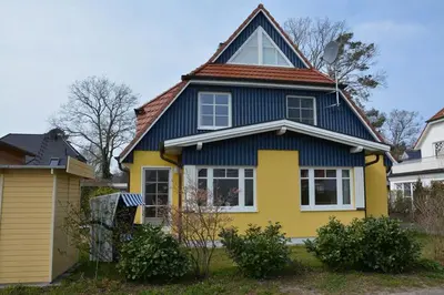 Das Gebäude in dem sich das Ferienhaus befindet