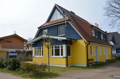 Das Gebäude in dem sich das Ferienhaus befindet