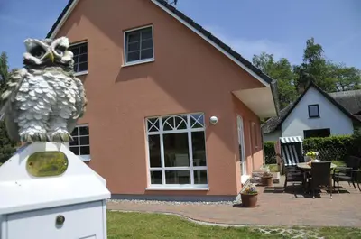 Das Gebäude in dem sich das Ferienhaus befindet