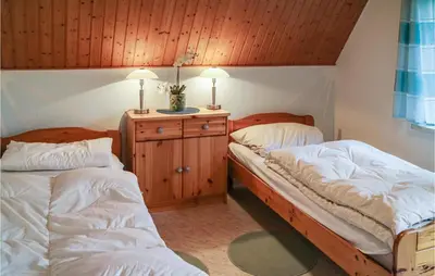 Ein Bett oder Betten in einem Zimmer der Unterkunft 3 Bedroom Pet Friendly Home In Prerow