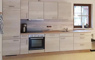 Küche/Küchenzeile in der Unterkunft 3 Bedroom Pet Friendly Home In Prerow