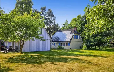 Ein Garten an der Unterkunft 3 Bedroom Pet Friendly Home In Prerow