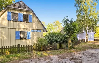 Ein Garten an der Unterkunft Amazing Home In Prerow With Wifi