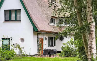 Ein Garten an der Unterkunft Gorgeous Apartment In Prerow With Wifi