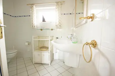Ein Badezimmer in der Unterkunft Landhaus Darss