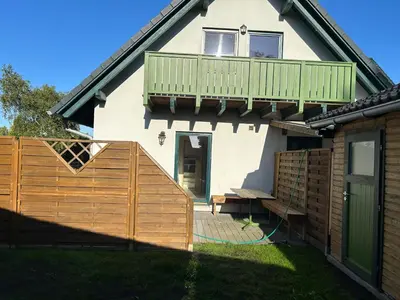 Das Gebäude in dem sich das Ferienhaus befindet
