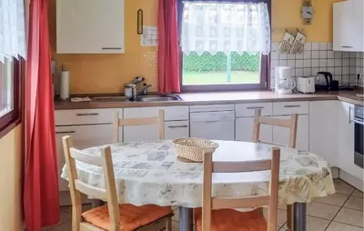 Küche/Küchenzeile in der Unterkunft Nice Home In Saal With Wifi