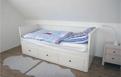 Ein Bett oder Betten in einem Zimmer der Unterkunft Lovely Home In Beiershagen With Wifi