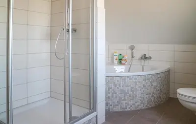 Ein Badezimmer in der Unterkunft Lovely Home In Beiershagen With Wifi