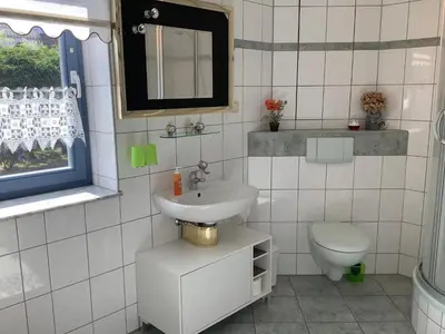 Ein Badezimmer in der Unterkunft Haus Rose