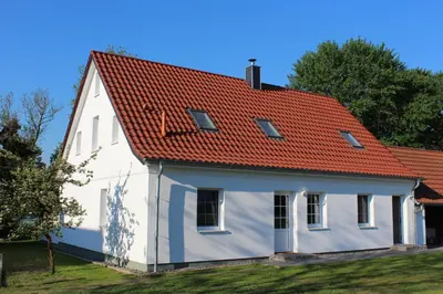 Das Gebäude in dem sich das Ferienhaus befindet