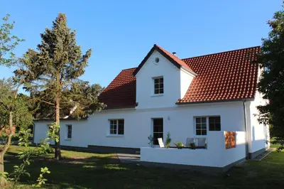 Das Gebäude in dem sich das Ferienhaus befindet