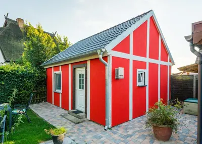 Das Gebäude in dem sich das Ferienhaus befindet