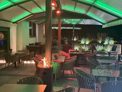 Ein Restaurant oder anderes Speiselokal in der Unterkunft Haus Windhook