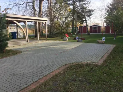 Ein Garten an der Unterkunft Haus Hugo Zingst