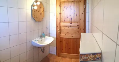 Ein Badezimmer in der Unterkunft Haus Hugo Zingst