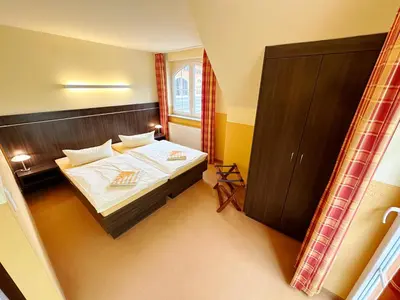 Ein Bett oder Betten in einem Zimmer der Unterkunft Hotel Strandburg Prerow