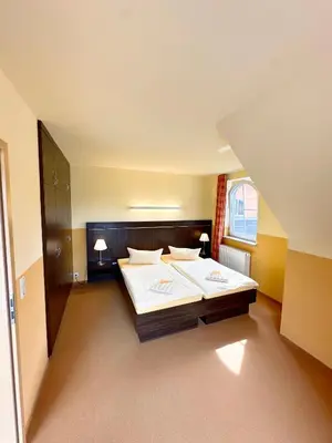 Ein Bett oder Betten in einem Zimmer der Unterkunft Hotel Strandburg Prerow