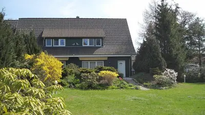 Ein Garten an der Unterkunft Ferienwohnungen Reetwinkel in Wieck